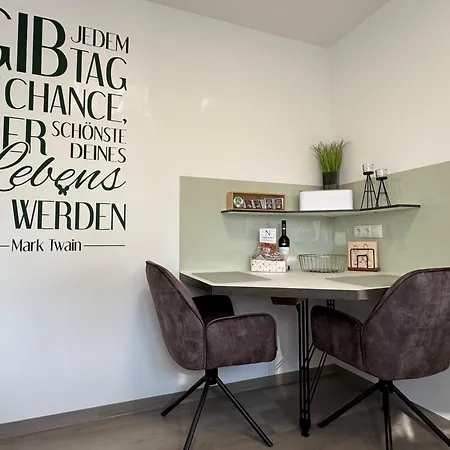 Lilis Ferienwohnung Mit Schlossblick 1 *